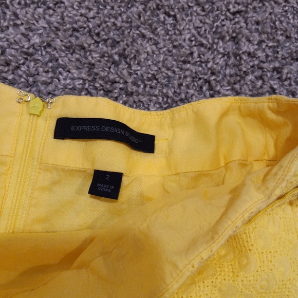 Express Yellow fold over front split skirt Sz 2 - Picture 3 of 3